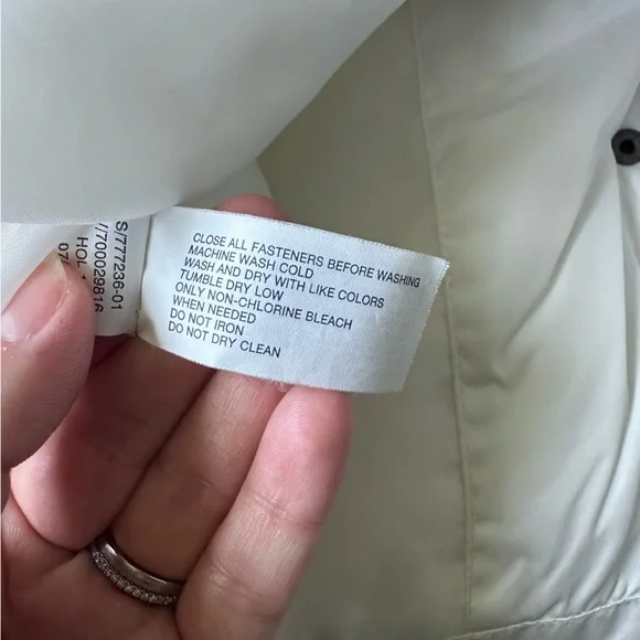 GAP Puffer Jacket in White - Picture 10 of 10